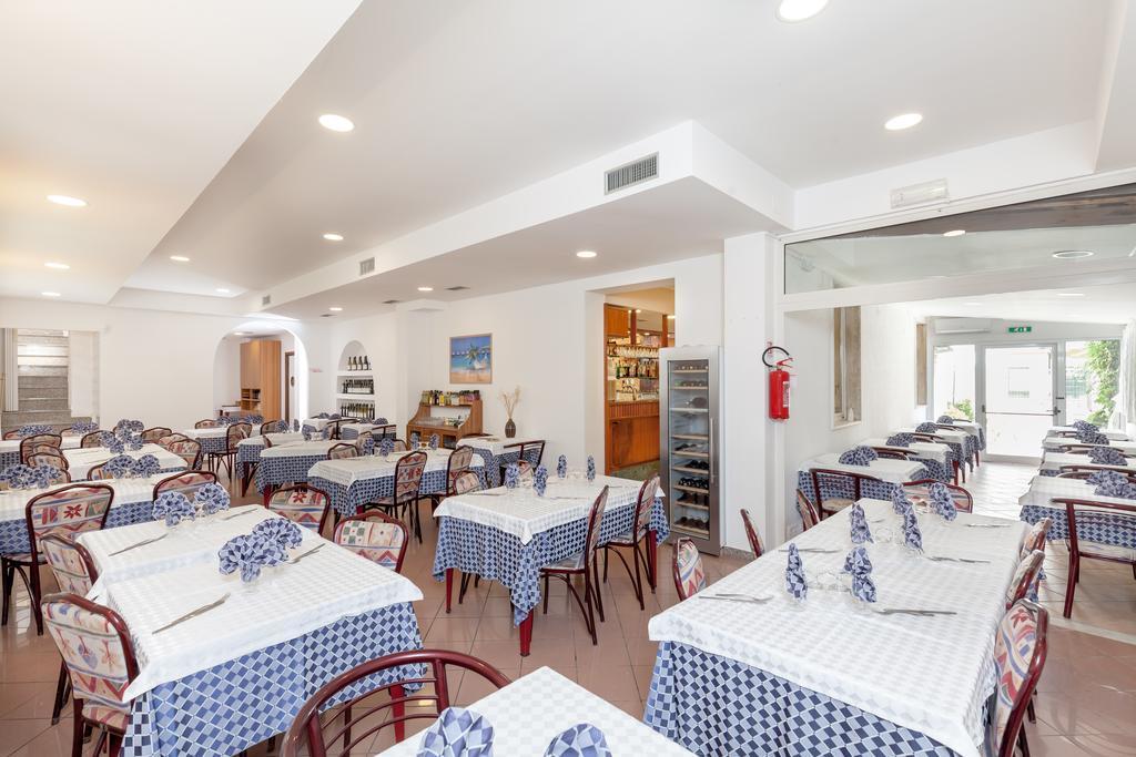 Hotel Chiar Di Luna Σενιγκάλια Εξωτερικό φωτογραφία
