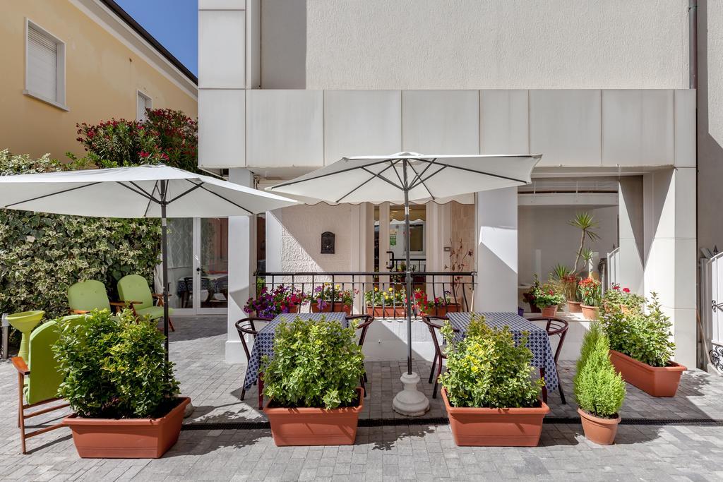 Hotel Chiar Di Luna Σενιγκάλια Εξωτερικό φωτογραφία