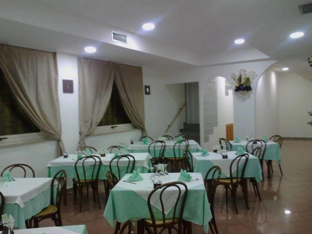 Hotel Chiar Di Luna Σενιγκάλια Εξωτερικό φωτογραφία